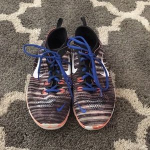 Women’s Nike tennis shoes